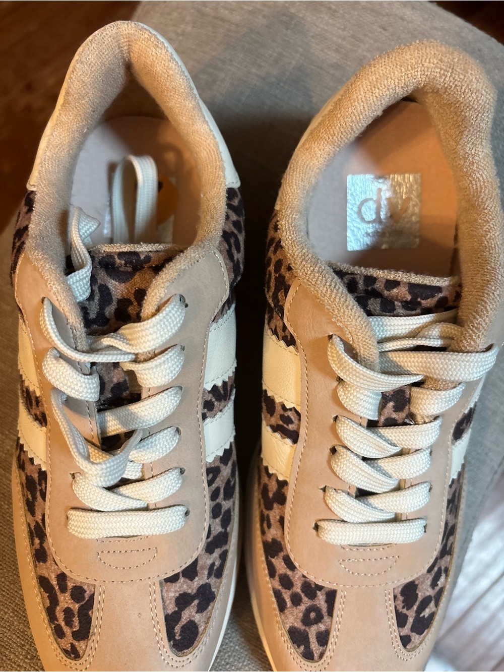 Dolce Vita Women’s Low Top Lace-Up Sneaker Beige Leopard Animal Print Logo 7 - Picture 3 of 7